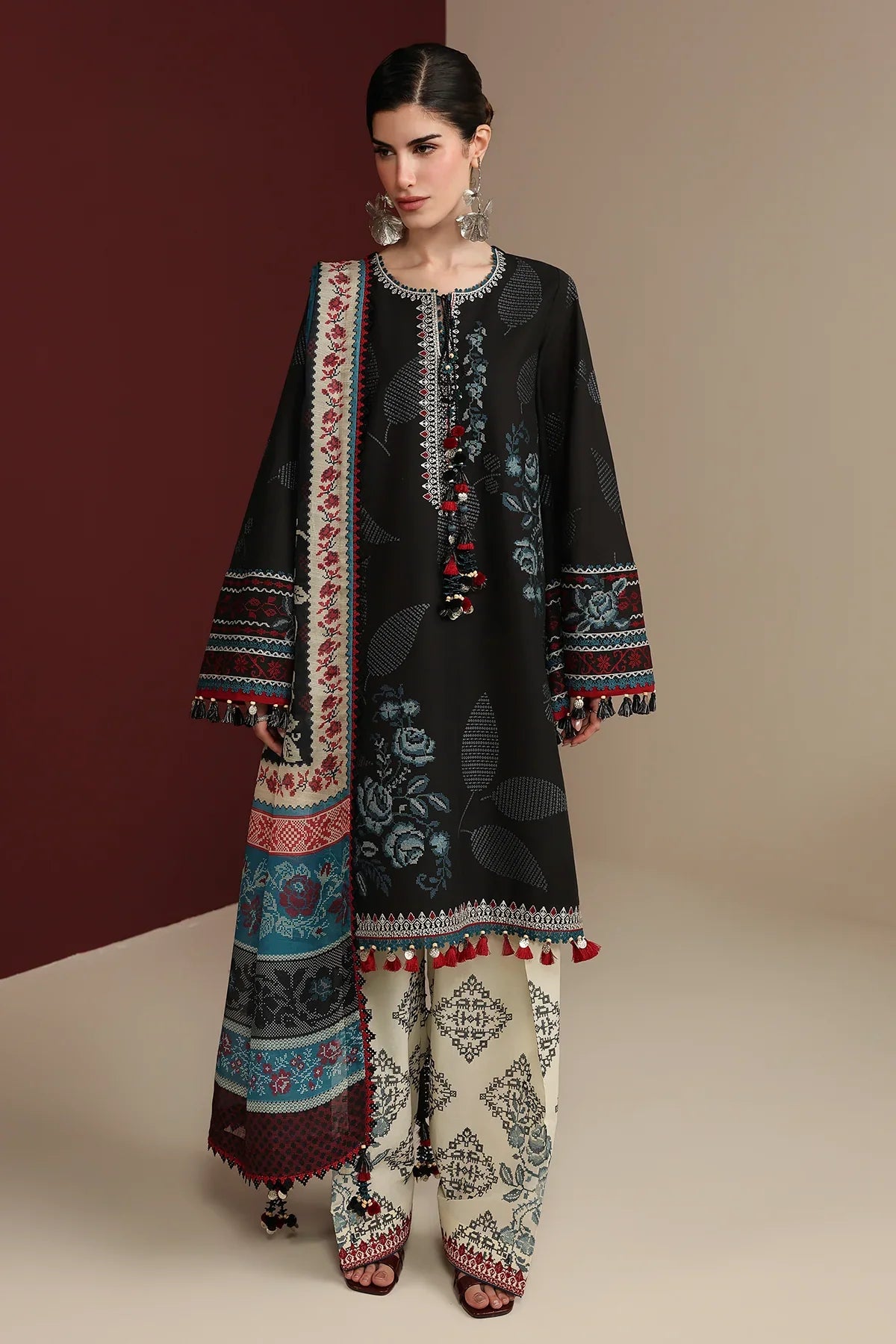 EMBROIDERED LAWN IL26-D05